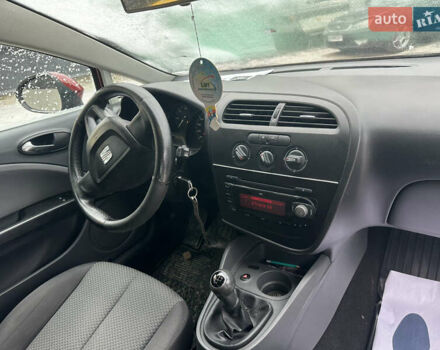 Червоний Сеат Leon, об'ємом двигуна 1.9 л та пробігом 245 тис. км за 6300 $, фото 29 на Automoto.ua