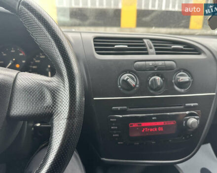 Червоний Сеат Leon, об'ємом двигуна 1.9 л та пробігом 245 тис. км за 6300 $, фото 32 на Automoto.ua