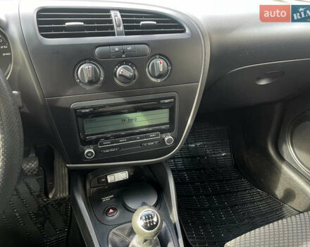 Червоний Сеат Leon, об'ємом двигуна 1.2 л та пробігом 189 тис. км за 6200 $, фото 19 на Automoto.ua