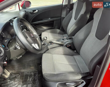 Червоний Сеат Leon, об'ємом двигуна 1.2 л та пробігом 189 тис. км за 6200 $, фото 9 на Automoto.ua