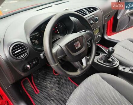 Червоний Сеат Leon, об'ємом двигуна 1.39 л та пробігом 140 тис. км за 6000 $, фото 18 на Automoto.ua