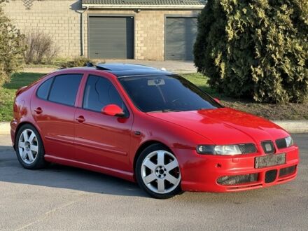 Сеат Леон 2003 в Каменское - Днепродзержинск на Automoto.ua Красный Сеат Леон, объемом двигателя 1.8 л и пробегом 280 тыс. км за 5400 $, фото 1 на Automoto.ua