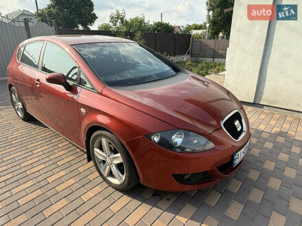 Сеат Леон 2008 в Буче на Automoto.ua Красный Сеат Леон, объемом двигателя 2 л и пробегом 210 тыс. км за 5500 $, фото 1 на Automoto.ua