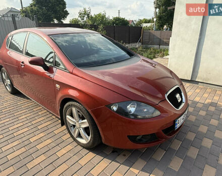 Красный Сеат Леон, объемом двигателя 2 л и пробегом 210 тыс. км за 5500 $, фото 1 на Automoto.ua