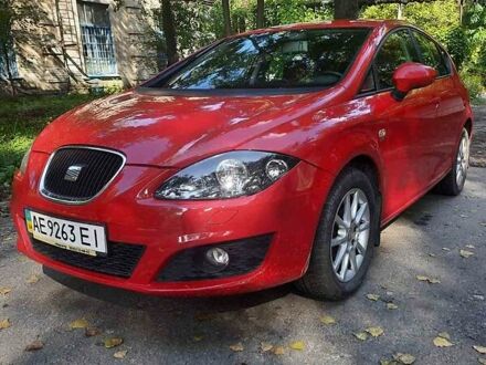 Сеат Leon 2010 у Дніпро (Дніпропетровську) на Automoto.ua Червоний Сеат Leon, об'ємом двигуна 1.4 л та пробігом 59 тис. км за 7500 $, фото 1 на Automoto.ua