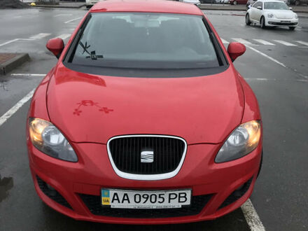Сеат Leon 2011 у Києві на Automoto.ua Червоний Сеат Leon, об'ємом двигуна 1.2 л та пробігом 150 тис. км за 7000 $, фото 1 на Automoto.ua