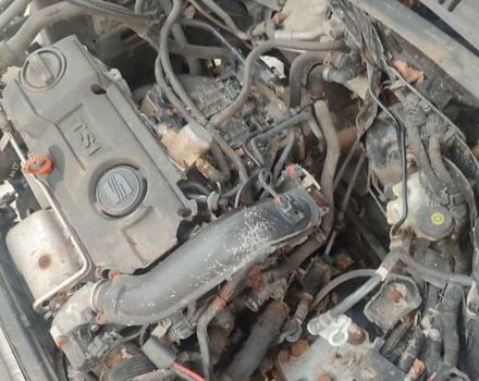 Сеат Leon, об'ємом двигуна 1.4 л та пробігом 206 тис. км за 1300 $, фото 4 на Automoto.ua
