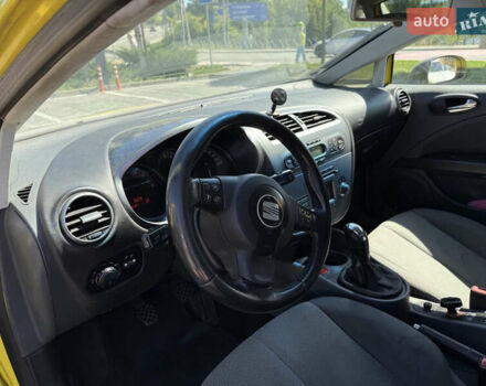 Желтый Сеат Леон, объемом двигателя 1.6 л и пробегом 250 тыс. км за 3500 $, фото 3 на Automoto.ua