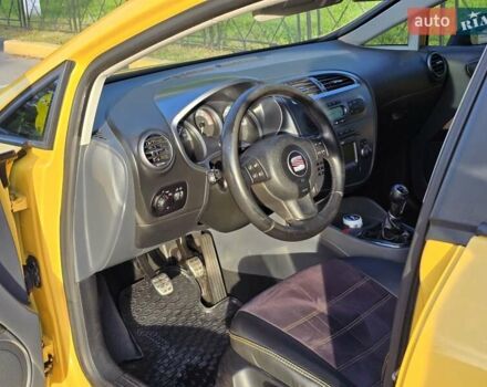 Желтый Сеат Леон, объемом двигателя 1.98 л и пробегом 230 тыс. км за 6800 $, фото 6 на Automoto.ua