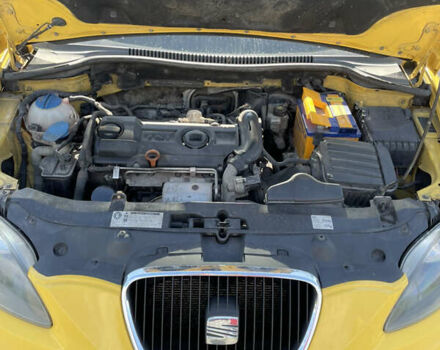 Желтый Сеат Леон, объемом двигателя 1.4 л и пробегом 242 тыс. км за 5200 $, фото 5 на Automoto.ua