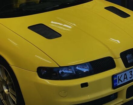 Желтый Сеат Леон, объемом двигателя 1.8 л и пробегом 230 тыс. км за 5500 $, фото 1 на Automoto.ua