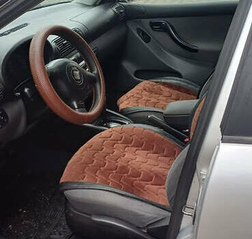 Сеат Leon 2003 у Хмельницькому на Automoto.ua Сірий Сеат Leon, об'ємом двигуна 1.78 л та пробігом 223 тис. км за 3550 $, фото 5 на Automoto.ua