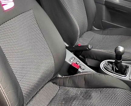 Сірий Сеат Leon, об'ємом двигуна 2 л та пробігом 270 тис. км за 4700 $, фото 8 на Automoto.ua