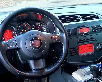 Серый Сеат Леон, объемом двигателя 2 л и пробегом 280 тыс. км за 7900 $, фото 5 на Automoto.ua