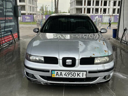 Сеат Leon 2003 у Києві на Automoto.ua Сірий Сеат Leon, об'ємом двигуна 1.6 л та пробігом 248 тис. км за 2900 $, фото 1 на Automoto.ua
