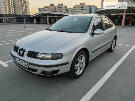 Сеат Leon 2003 у Києві на Automoto.ua Сірий Сеат Leon, об'ємом двигуна 1.8 л та пробігом 165 тис. км за 4200 $, фото 1 на Automoto.ua