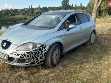 Серый Сеат Леон, объемом двигателя 2 л и пробегом 253 тыс. км за 4000 $, фото 1 на Automoto.ua