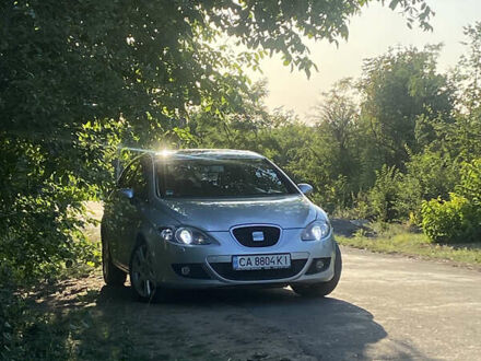 Серый Сеат Леон, объемом двигателя 1.8 л и пробегом 210 тыс. км за 6000 $, фото 1 на Automoto.ua