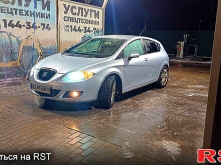 Сеат Leon 2008 у Мерефа на Automoto.ua Сірий Сеат Leon, об'ємом двигуна 2 л та пробігом 295 тис. км за 4800 $, фото 1 на Automoto.ua