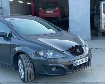 Серый Сеат Леон, объемом двигателя 1.4 л и пробегом 300 тыс. км за 5000 $, фото 1 на Automoto.ua
