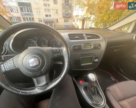 Синій Сеат Leon, об'ємом двигуна 1.98 л та пробігом 250 тис. км за 4200 $, фото 5 на Automoto.ua