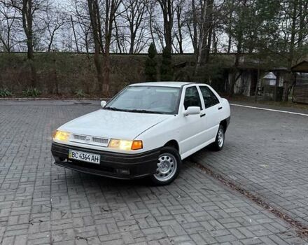 Белый Сеат Толедо, объемом двигателя 1.8 л и пробегом 300 тыс. км за 999 $, фото 1 на Automoto.ua