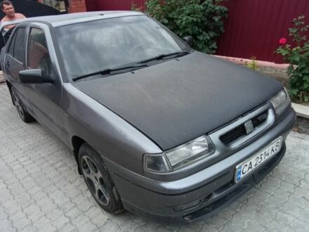 Сеат Toledo 1992 у Звенигородка на Automoto.ua Сірий Сеат Toledo, об'ємом двигуна 1.9 л та пробігом 400 тис. км за 2000 $, фото 1 на Automoto.ua