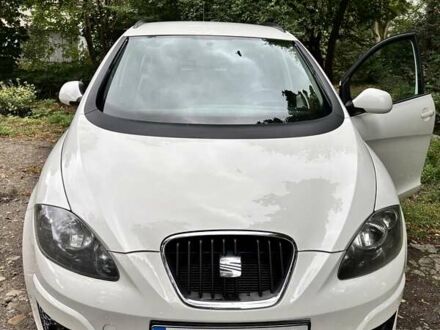 Сеат Altea XL 2010 у Івано-Франківську на Automoto.ua Білий Сеат Altea XL, об'ємом двигуна 1.6 л та пробігом 290 тис. км за 7000 $, фото 1 на Automoto.ua