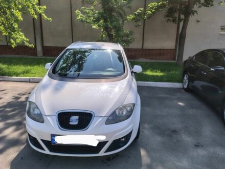 Сеат Altea XL 2011 в Киеве на Automoto.ua Белый Сеат Altea XL, объемом двигателя 1.6 л и пробегом 240 тыс. км за 8500 $, фото 1 на Automoto.ua
