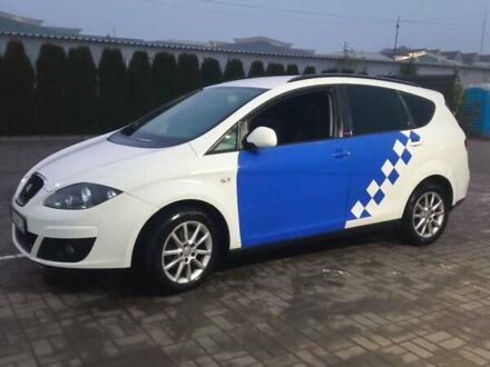 Сеат Altea XL 2015 в Черкассах на Automoto.ua Белый Сеат Altea XL, объемом двигателя 1.6 л и пробегом 209 тыс. км за 7490 $, фото 1 на Automoto.ua
