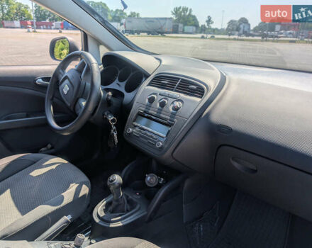 Черный Сеат Altea XL, объемом двигателя 1.9 л и пробегом 166 тыс. км за 8000 $, фото 4 на Automoto.ua