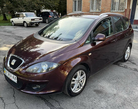 Сеат Altea XL 2008 у Хмельницькому на Automoto.ua Червоний Сеат Altea XL, об'ємом двигуна 1.6 л та пробігом 290 тис. км за 6200 $, фото 1 на Automoto.ua