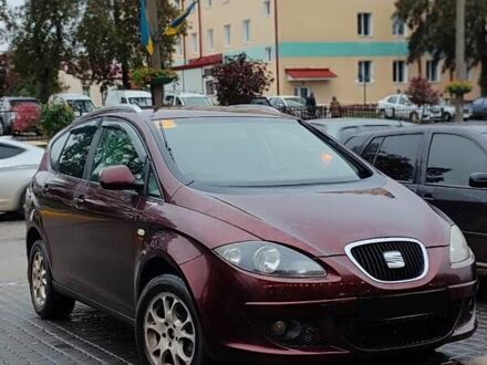 Красный Сеат Altea XL, объемом двигателя 1.97 л и пробегом 280 тыс. км за 5450 $, фото 1 на Automoto.ua