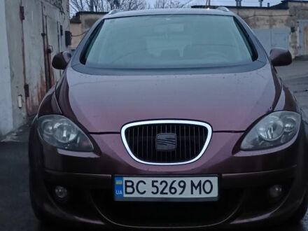 Красный Сеат Altea XL, объемом двигателя 2 л и пробегом 360 тыс. км за 5500 $, фото 1 на Automoto.ua