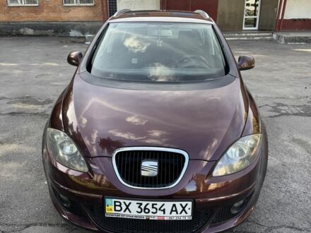 Сеат Altea XL 2008 в Хмельницком на Automoto.ua Красный Сеат Altea XL, объемом двигателя 1.6 л и пробегом 290 тыс. км за 6200 $, фото 1 на Automoto.ua
