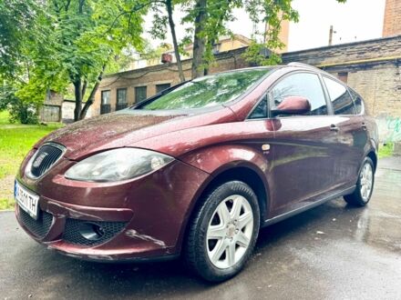 Сеат Altea XL 2008 в Киеве на Automoto.ua Красный Сеат Altea XL, объемом двигателя 2 л и пробегом 176 тыс. км за 5900 $, фото 1 на Automoto.ua