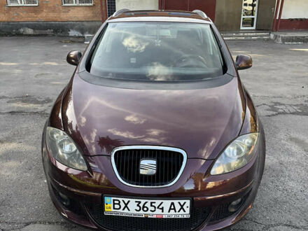 Сеат Altea XL 2008 у Хмельницькому на Automoto.ua Червоний Сеат Altea XL, об'ємом двигуна 1.6 л та пробігом 290 тис. км за 6200 $, фото 1 на Automoto.ua