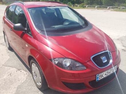 Красный Сеат Altea XL, объемом двигателя 1.6 л и пробегом 272 тыс. км за 4900 $, фото 1 на Automoto.ua