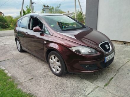 Сеат Altea XL 2008 у Рівному на Automoto.ua Червоний Сеат Altea XL, об'ємом двигуна 1.9 л та пробігом 226 тис. км за 5900 $, фото 1 на Automoto.ua