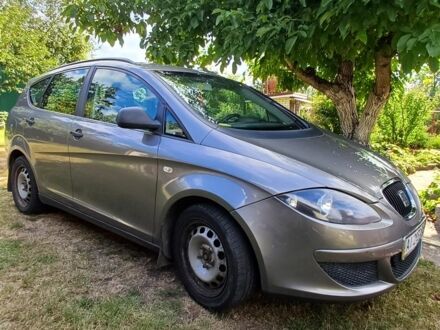 Сеат Altea XL 2007 в Богуславе на Automoto.ua Серый Сеат Altea XL, объемом двигателя 0 л и пробегом 252 тыс. км за 6500 $, фото 1 на Automoto.ua