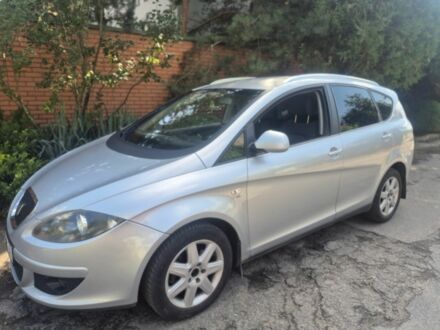 Сеат Altea XL 2008 в Днепре (Днепропетровске) на Automoto.ua Серый Сеат Altea XL, объемом двигателя 2 л и пробегом 235 тыс. км за 6500 $, фото 1 на Automoto.ua