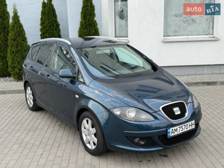 Сеат Altea XL 2009 у Житомирі на Automoto.ua Синій Сеат Altea XL, об'ємом двигуна 1.6 л та пробігом 187 тис. км за 6300 $, фото 1 на Automoto.ua