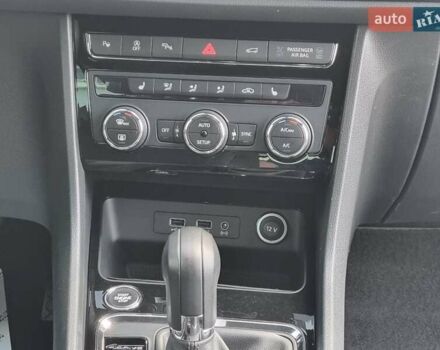Сірий Сеат Ateca, об'ємом двигуна 2 л та пробігом 195 тис. км за 21300 $, фото 26 на Automoto.ua