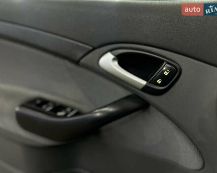 Сааб 9-3 2005 в Киеве на Automoto.ua Черный Сааб 9-3, объемом двигателя 1.8 л и пробегом 267 тыс. км за 4990 $, фото 30 на Automoto.ua