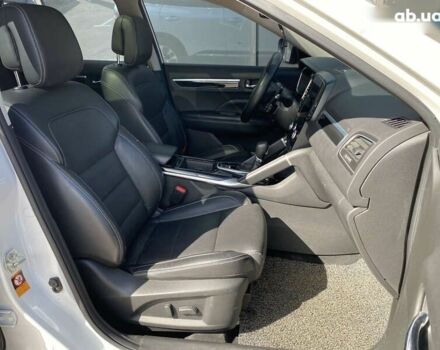 Самсунг QM6 2017 в Киеве на Automoto.ua Белый Самсунг QM6, объемом двигателя 2 л и пробегом 108 тыс. км за 19900 $, фото 7 на Automoto.ua