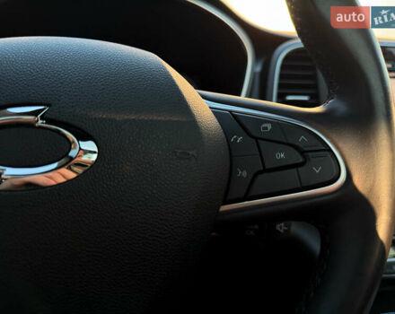 Белый Самсунг SM6, объемом двигателя 1.8 л и пробегом 30 тыс. км за 28200 $, фото 27 на Automoto.ua