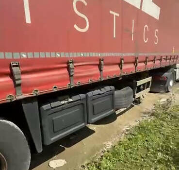 Красный Шмитц Каргобулл C01, объемом двигателя 0 л и пробегом 500 тыс. км за 9325 $, фото 4 на Automoto.ua