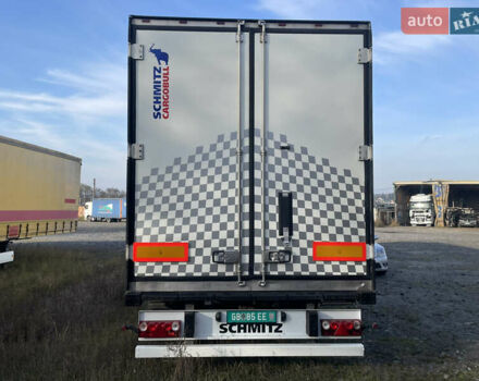 Красный Шмитц Каргобулл САФ, объемом двигателя 0 л и пробегом 111 тыс. км за 20900 $, фото 2 на Automoto.ua