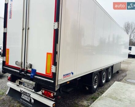 Белый Шмитц Каргобулл SKO, объемом двигателя 0 л и пробегом 360 тыс. км за 46289 $, фото 3 на Automoto.ua