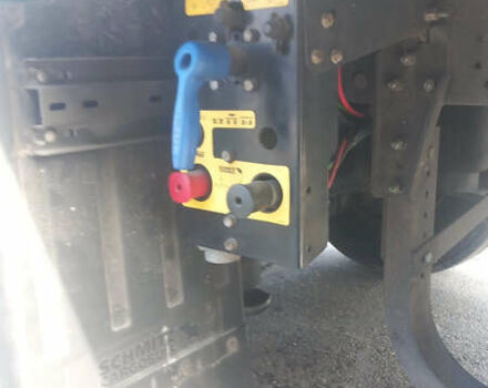 Сірий Шмітц Каргобулл SKO, об'ємом двигуна 0 л та пробігом 111 тис. км за 32500 $, фото 9 на Automoto.ua